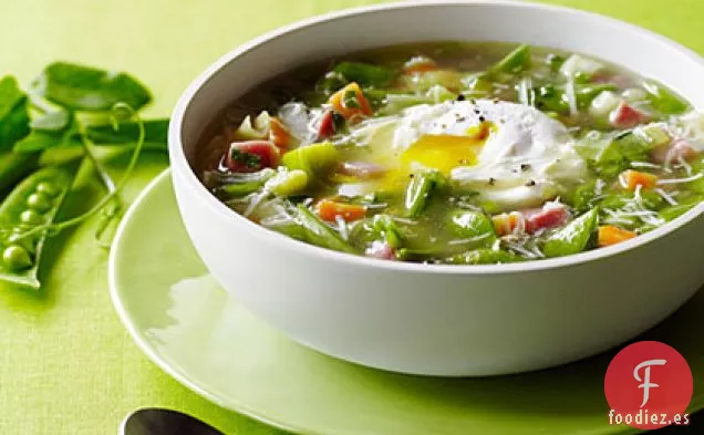 Minestrone de Guisantes a Presión con Huevos Escalfados