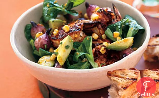 Ensalada de Camarones a la Parrilla con Maíz y Aguacate