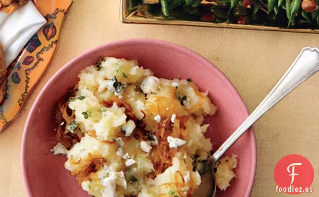 Puré de Patatas y Chirivías Con Cebolla Caramelizada y Queso Azul