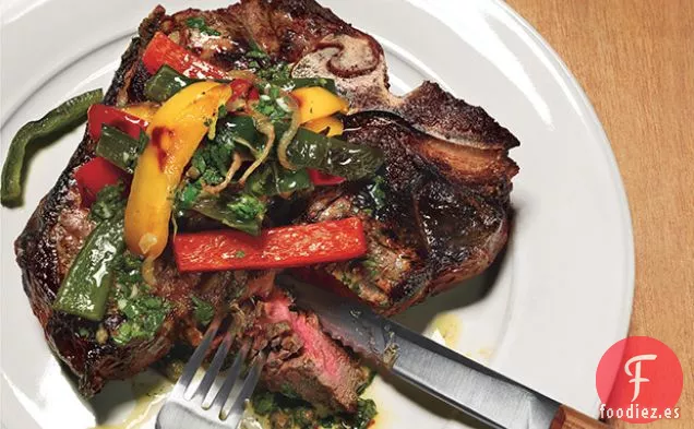 Porterhouse de Hombre de las Cavernas con Pan Frito Poblano