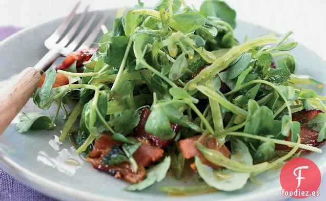 Ensalada Crujiente de Guisantes Asiáticos con Tocino Meloso