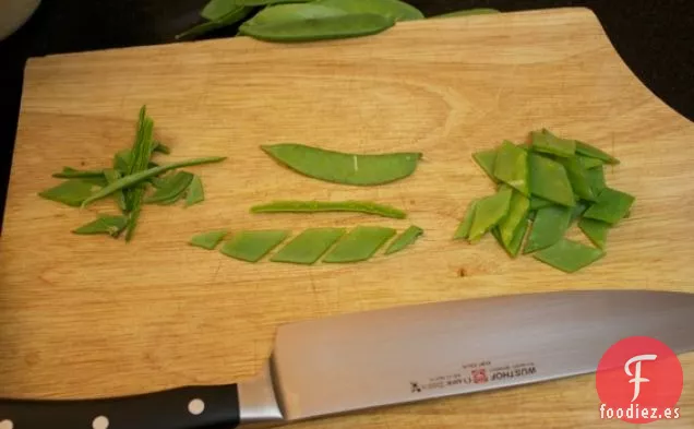 Ensalada De Guisantes De Primavera Con Vinagreta De Rábano Picante Y Menta