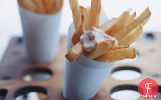 Patatas Fritas Belgas con Salsa y Salsa