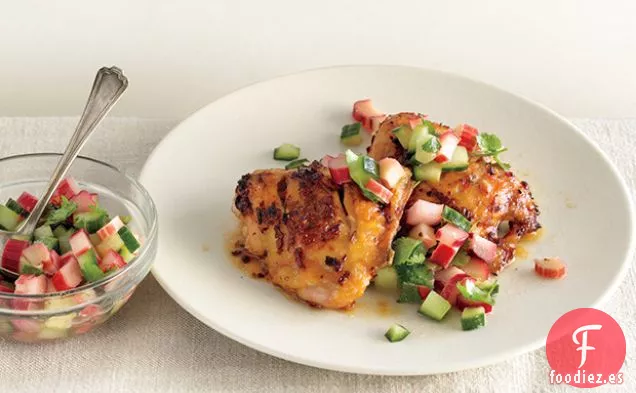 Muslos de Pollo Picantes con Salsa de Ruibarbo y Pepino