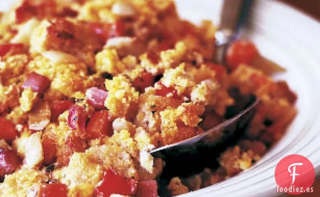 Aderezo de Pan de Maíz con Jamón, Hinojo y Zanahorias