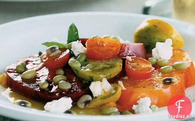 Ensalada De Tomate De Herencia Con Guisantes Frescos