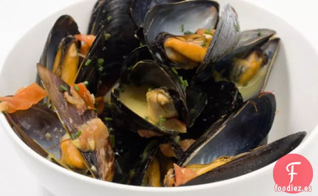 Mejillones en Caldo de Azafrán y Vino Blanco