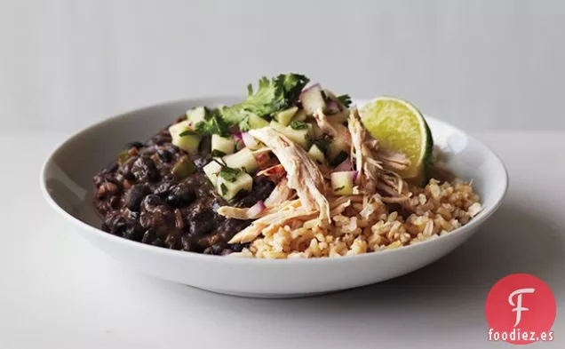 Frijoles Negros y Arroz con Salsa de Pollo y Manzana