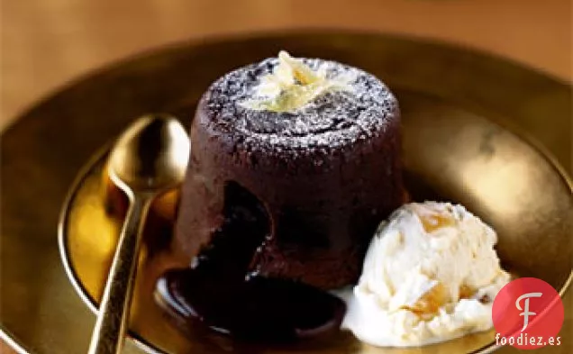 Pasteles de Chocolate Fundido con Especias de Invierno con Helado de Ron y Jengibre