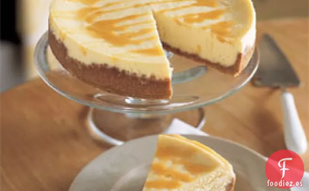 Tarta de Queso Mascarpone con Corteza de Anacardo Asada y Salsa de Caramelo de Maracuyá