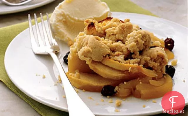 Desmenuzado de Manzana y Pasas con Helado de Naranja