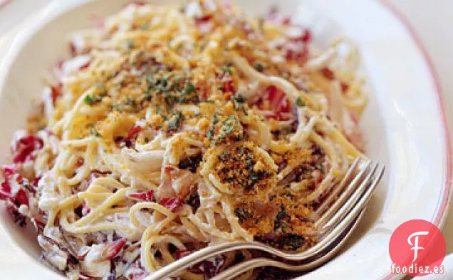 Espaguetis Con Achicoria, Ricota y Migas De Pan