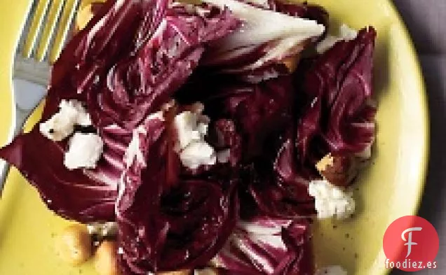 Ensalada De Achicoria, Queso De Cabra Y Avellanas