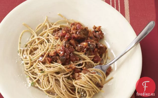 Carne de Res y Ragú de Salchicha con Espaguetis Integrales