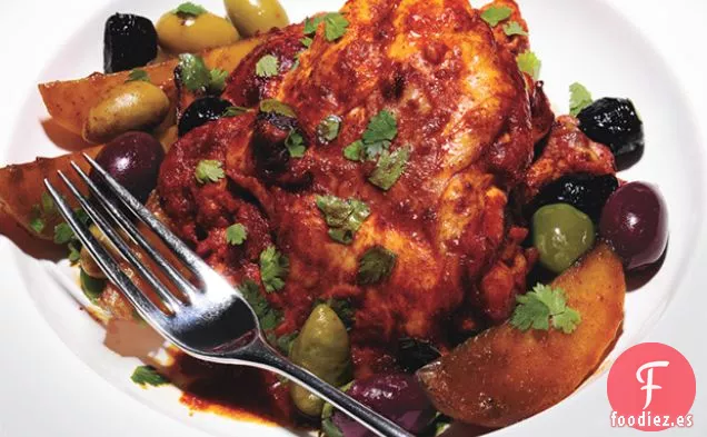 Muslos de Pollo con Chile y Cítricos Asados con Aceitunas y Papas Mixtas