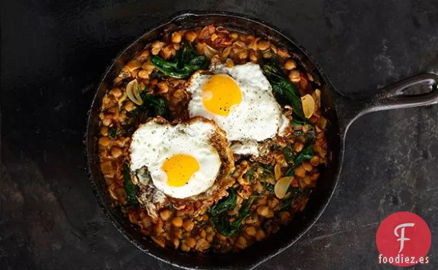 Espinacas con Garbanzos y Huevos Fritos
