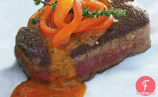 Filete Mignon al Horno con Pimiento Rojo, Tomate y Salsa de Albahaca