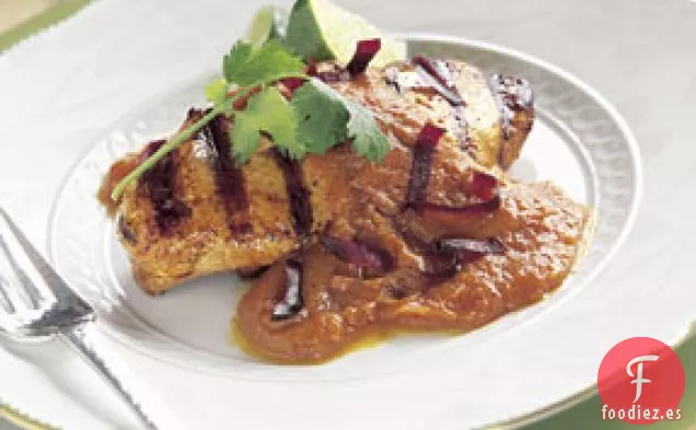 Pollo a la Parrilla Picante con Salsa Cremosa de Mole de Calabaza