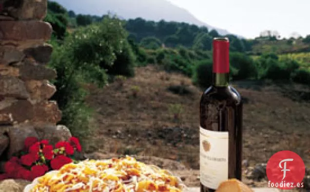 Pasta al Azafrán con Carne de Cerdo y Salsa de Tomate