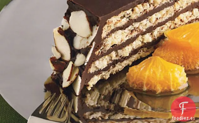 Tarta de Almendras y Macarrones con Glaseado de Chocolate y Compota de Naranja