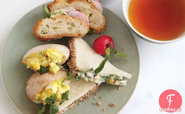 Sándwiches de Té de Mango y Cangrejo con Costra de Sésamo