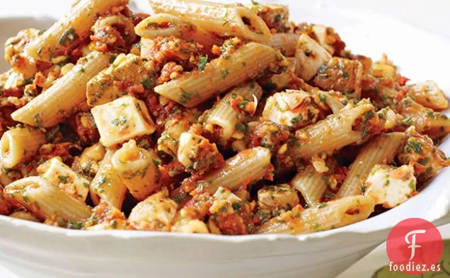 Penne con Pesto de Tomate y Mozzarella Ahumada