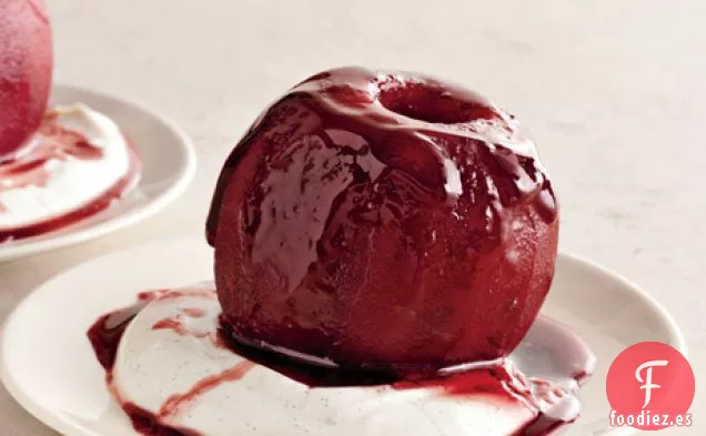 Manzanas Escalfadas con Yogur de Vainilla