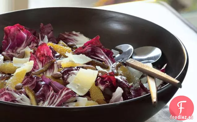 Ensalada de Achicoria con Cítricos, Dátiles, Almendras y Queso Parmesano