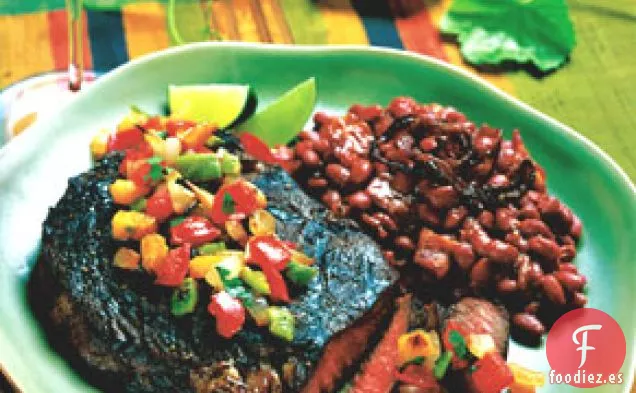 Filetes Picantes de Costilla a la Parrilla con Salsa de Verduras Ahumadas