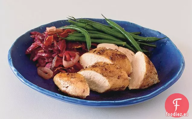 Pechugas de Pollo de Alcaravea con Col Roja Agridulce