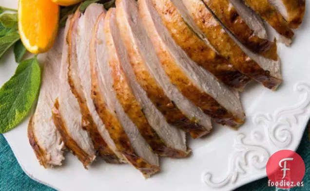 Pechuga de Pavo Asada con Salvia y Cítricos con salsa: Multitud Pequeña