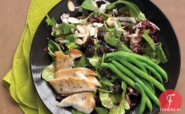 Ensalada De pollo A La Brasa Con Judías Verdes, Almendras Y Cerezas Secas