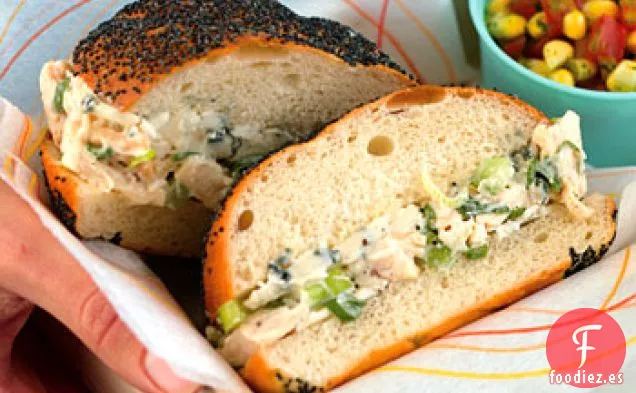 Sándwiches de Ensalada de Pollo con Queso Azul