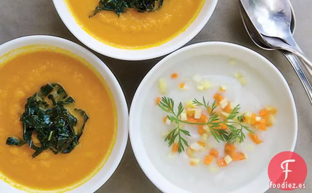 Sopa de Zanahoria Marfil con un Fino Trocito de Zanahorias Naranjas
