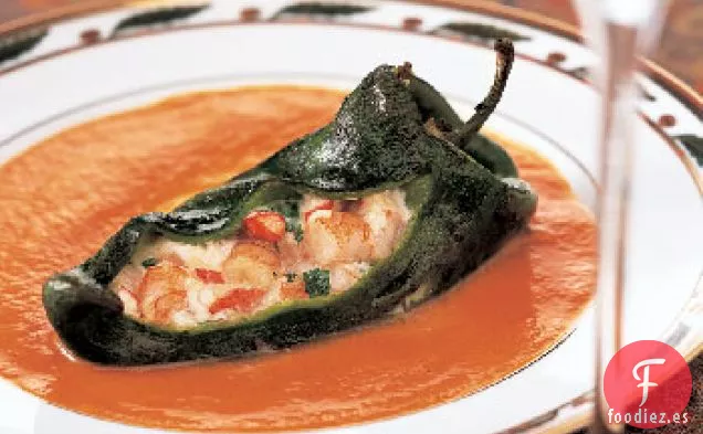 Poblanos Asados Rellenos de Queso y Camarones con Salsa de Pimiento Rojo