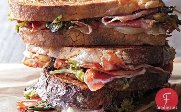 Sándwiches de Coppa Prensada con Pesto de Brócoli Rabe