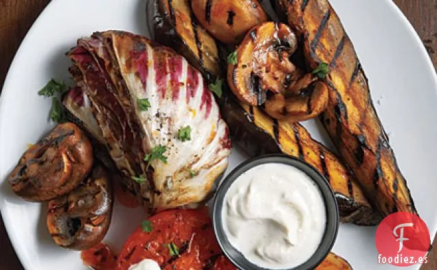 Verduras a la Parrilla con Salsa de Yogur y Tahini