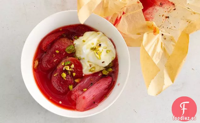 Ruibarbo Tostado con Vainilla y Fresas
