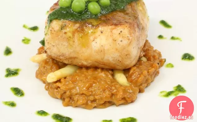 Fletán al Horno con Risotto de Espárragos Blancos y Puré de Guisantes