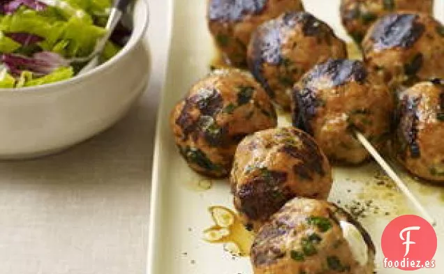 Albóndigas De Pollo O Pavo A La Parm Con Ensalada César