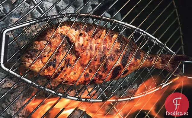 Besugo Entero a la Parrilla con Chile Glaseado
