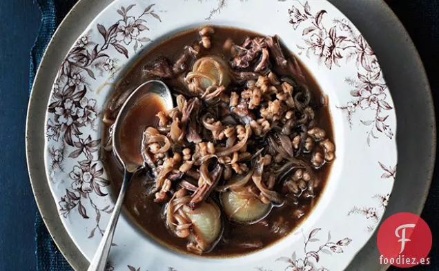Sopa de Rabo de Toro con Cebollas y Cebada