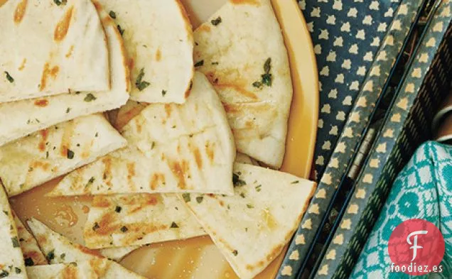Pan de Pita a La Parrilla con Ajo Y Orégano