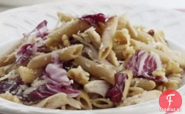 Penne Con Pollo Asado y Achicoria