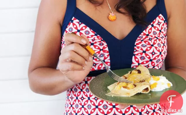 Tortitas de Plátano con Piña y Crema Fresca