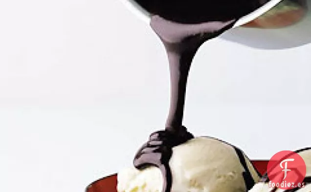 Helado con Salsa de Caramelo de Chocolate