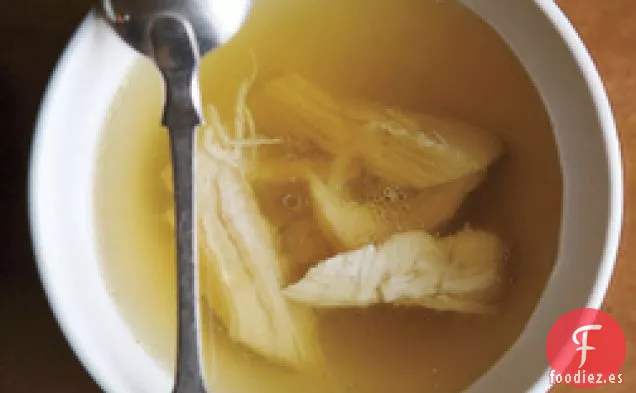 Sopa Limpiadora de Jengibre y Pollo