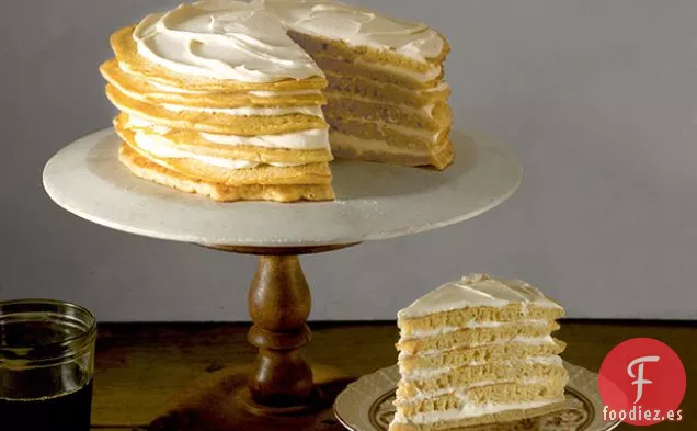 Pastel de Panqueques con Glaseado de Crema de Arce