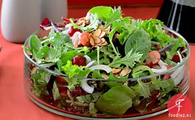 Ensalada de Uva, Almendras Tostadas y Cebolla Dulce