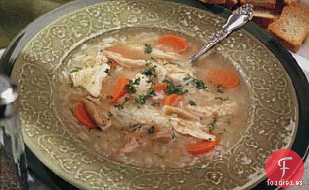 La abundante Sopa de Pollo y Arroz de Mamá